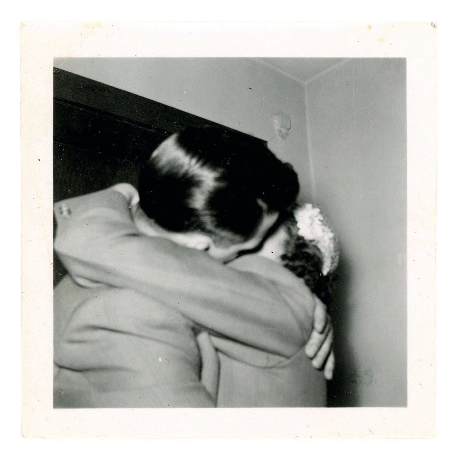 Машина времени: архивные фото о том, как целовались влюбленные 100 лет назад - фото 486027