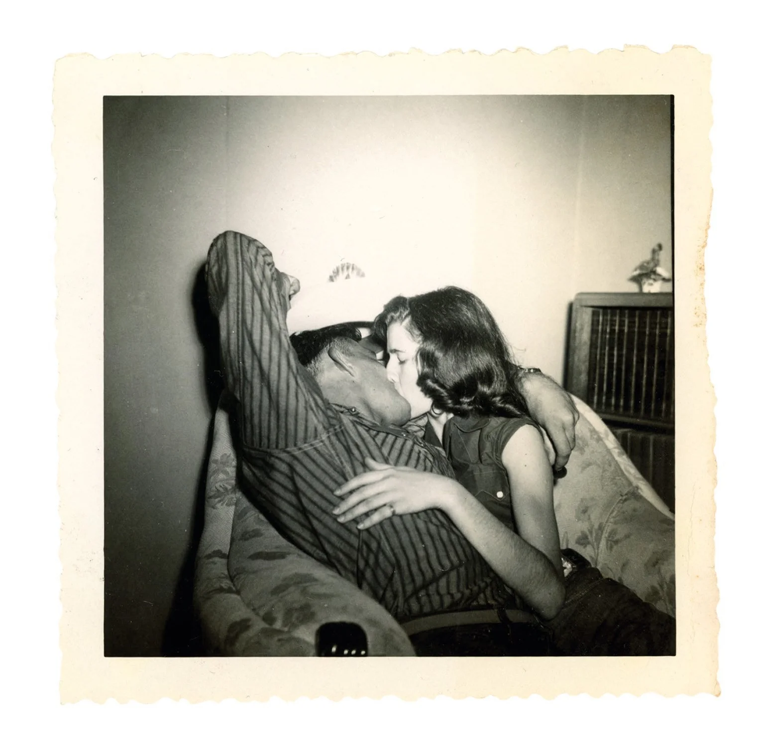 Машина времени: архивные фото о том, как целовались влюбленные 100 лет назад - фото 486029