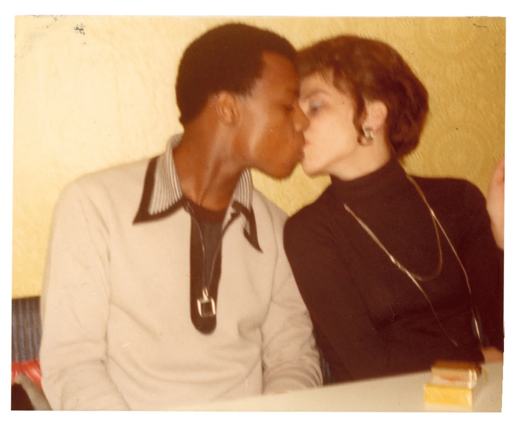 Машина времени: архивные фото о том, как целовались влюбленные 100 лет назад - фото 486037