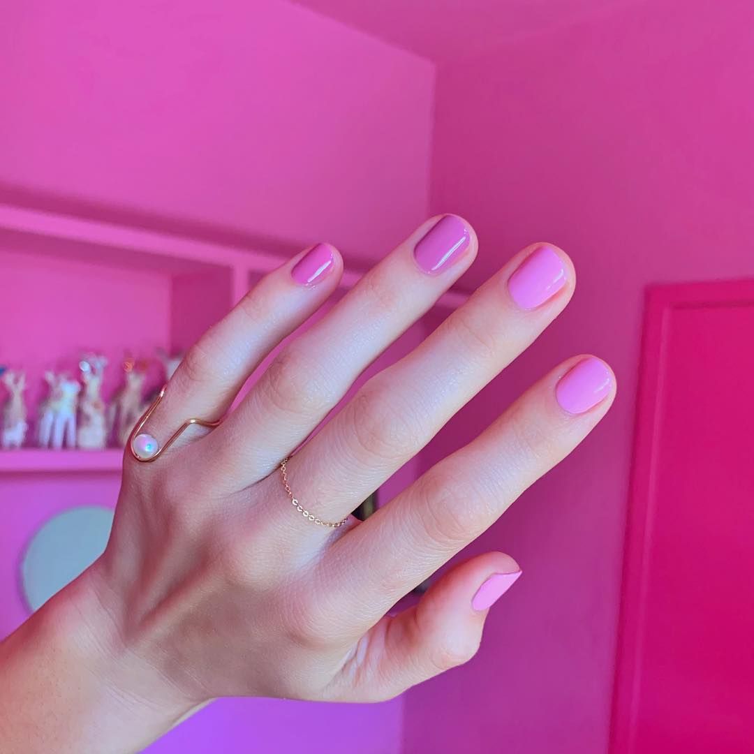 20 ідей манікюру кольору bubble gum - топового відтінку лаку 2020 - 486229 20 ідей манікюру кольору bubble gum - топового відтінку лаку 2020 - фото 486229