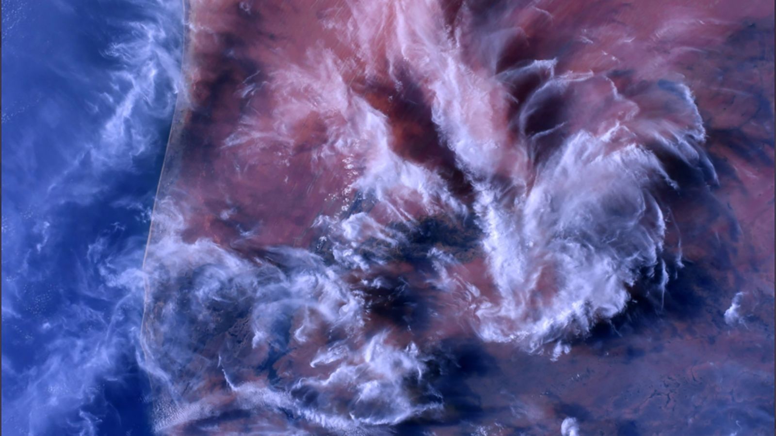 17 впечатляющих фото, которые сделали астронавты во время исторической миссии NASA-SpaceX - 487169 17 впечатляющих фото, которые сделали астронавты во время исторической миссии NASA-SpaceX - фото 487169