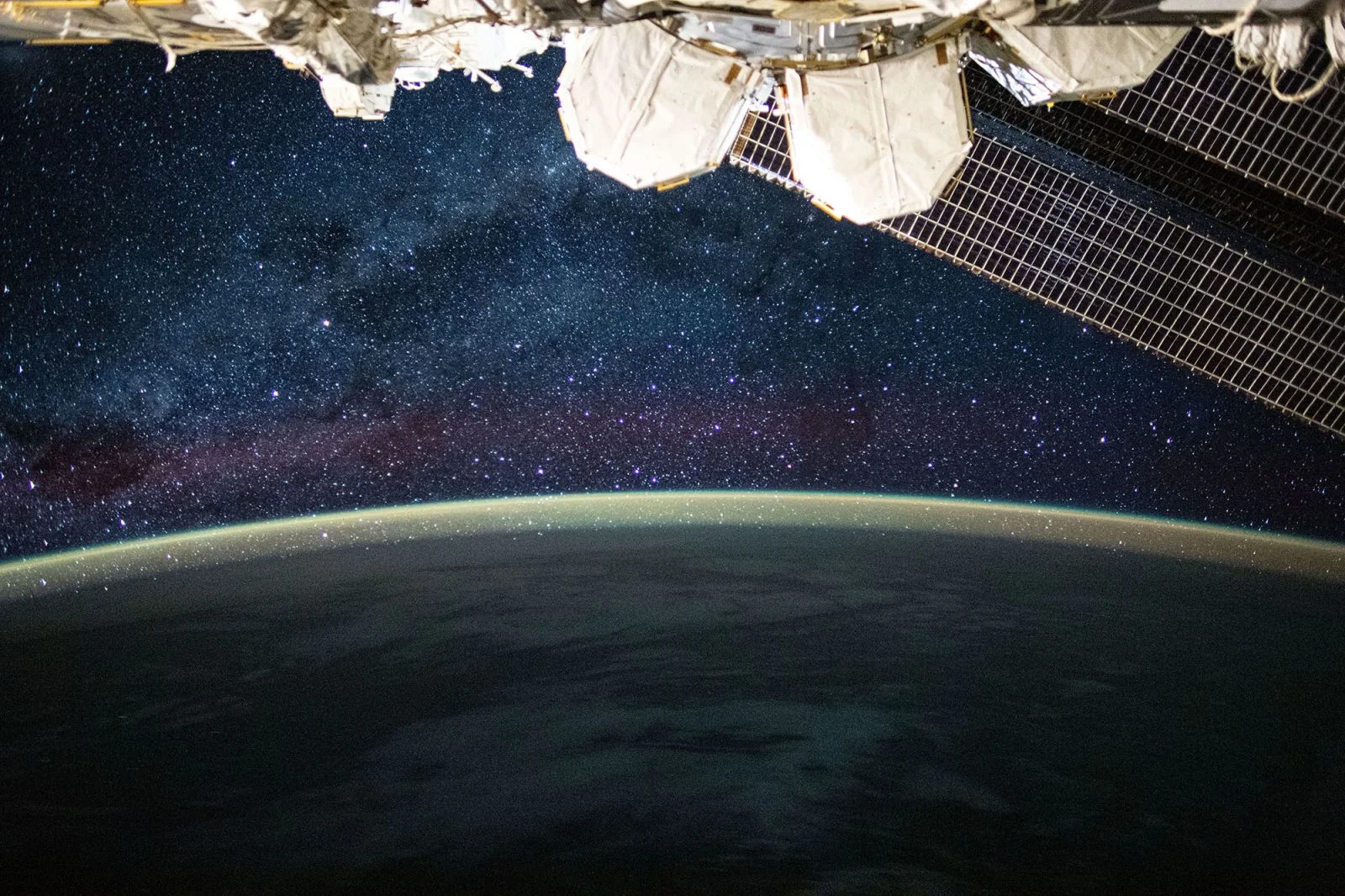 Сяйво Чумацького Шляху у верхніх шарах атмосфери Землі - фото 487173