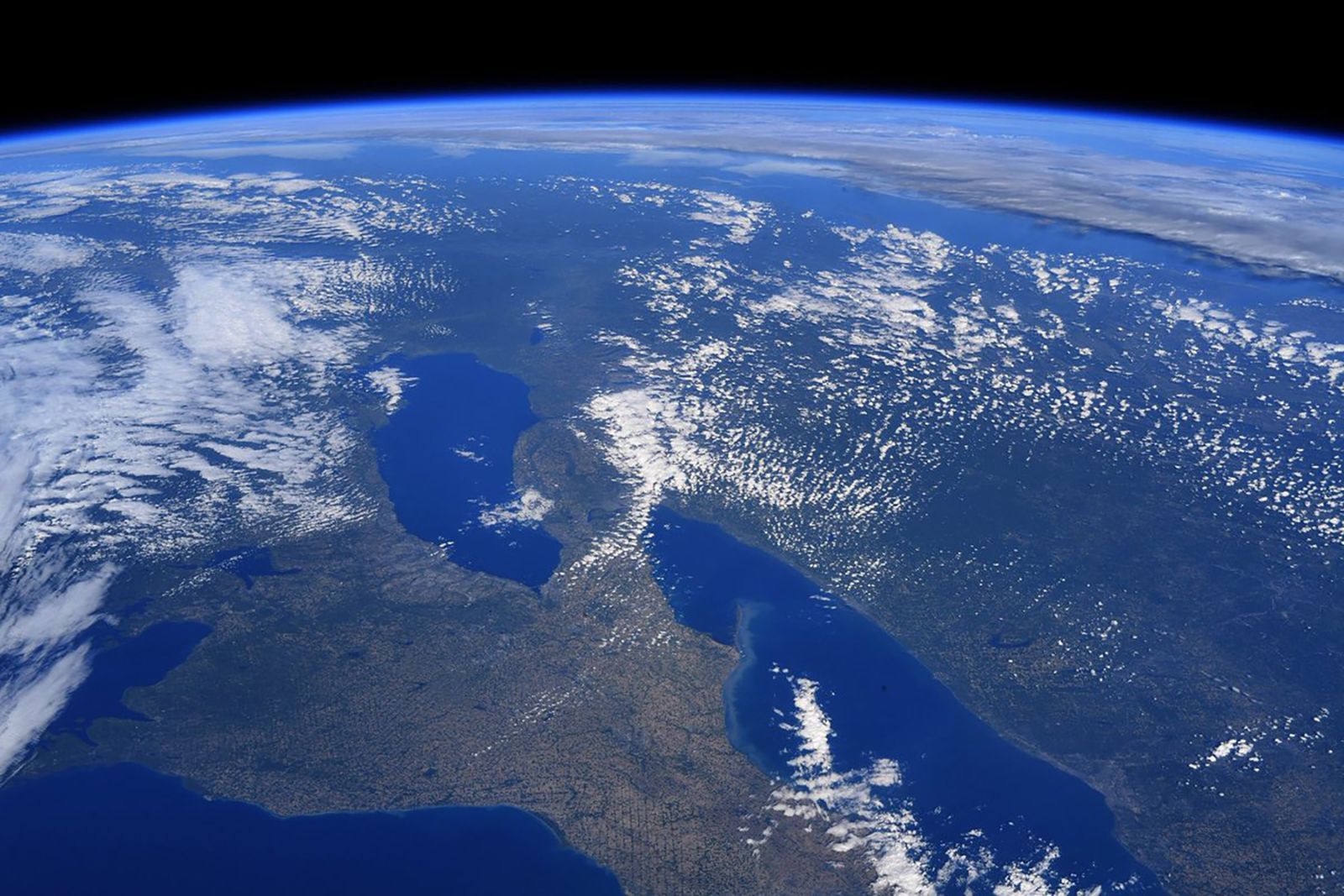 17 впечатляющих фото, которые сделали астронавты во время исторической миссии NASA-SpaceX - 487174 17 впечатляющих фото, которые сделали астронавты во время исторической миссии NASA-SpaceX - фото 487174