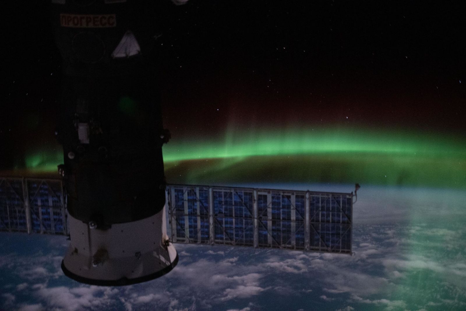 17 впечатляющих фото, которые сделали астронавты во время исторической миссии NASA-SpaceX - 487181 17 впечатляющих фото, которые сделали астронавты во время исторической миссии NASA-SpaceX - фото 487181