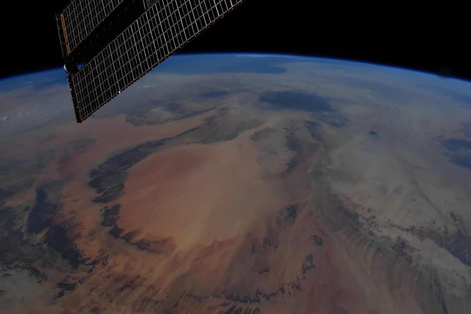 17 впечатляющих фото, которые сделали астронавты во время исторической миссии NASA-SpaceX - 487183 17 впечатляющих фото, которые сделали астронавты во время исторической миссии NASA-SpaceX - фото 487183