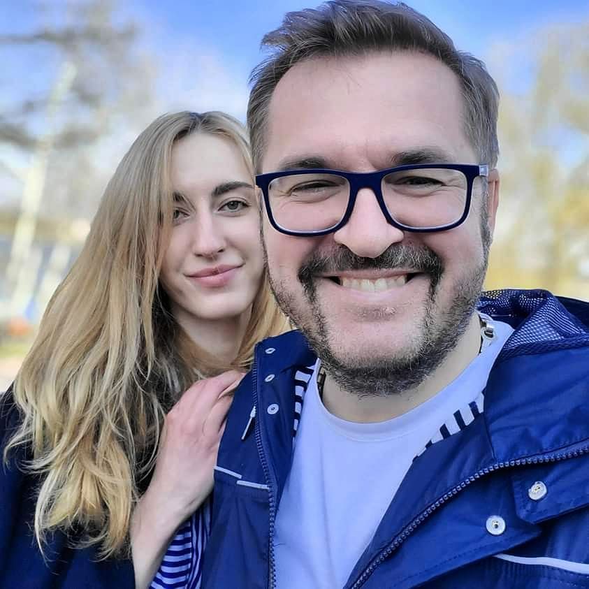Я их уважаю: Александр Пономарев впервые рассказал об отношениях с экс-женами - фото 487212