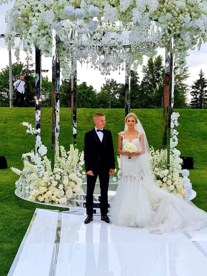 Слезы жениха и Dan Balan: какой была свадьба Влады Седан и Александра Зинченка - фото 489270