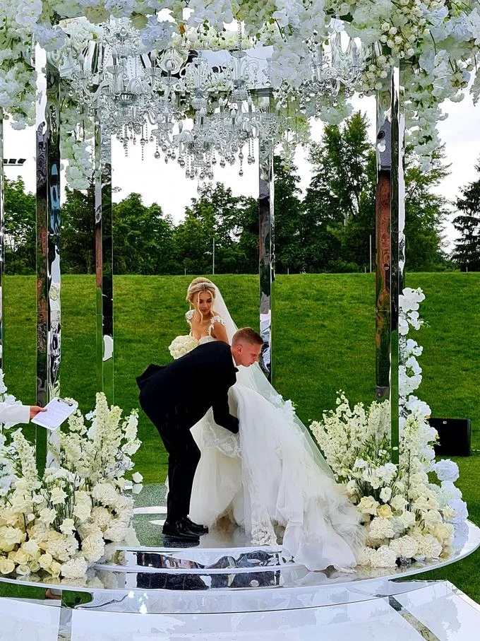 Сльози нареченого і Dan Balan: яким було весілля Влади Седан та Олександра Зінченка - фото 489273