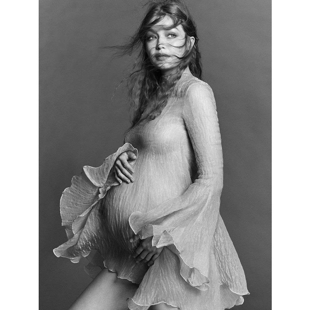 Почти перед родами Джиджи Хадид поделилась первыми беременными фото - фото 489285