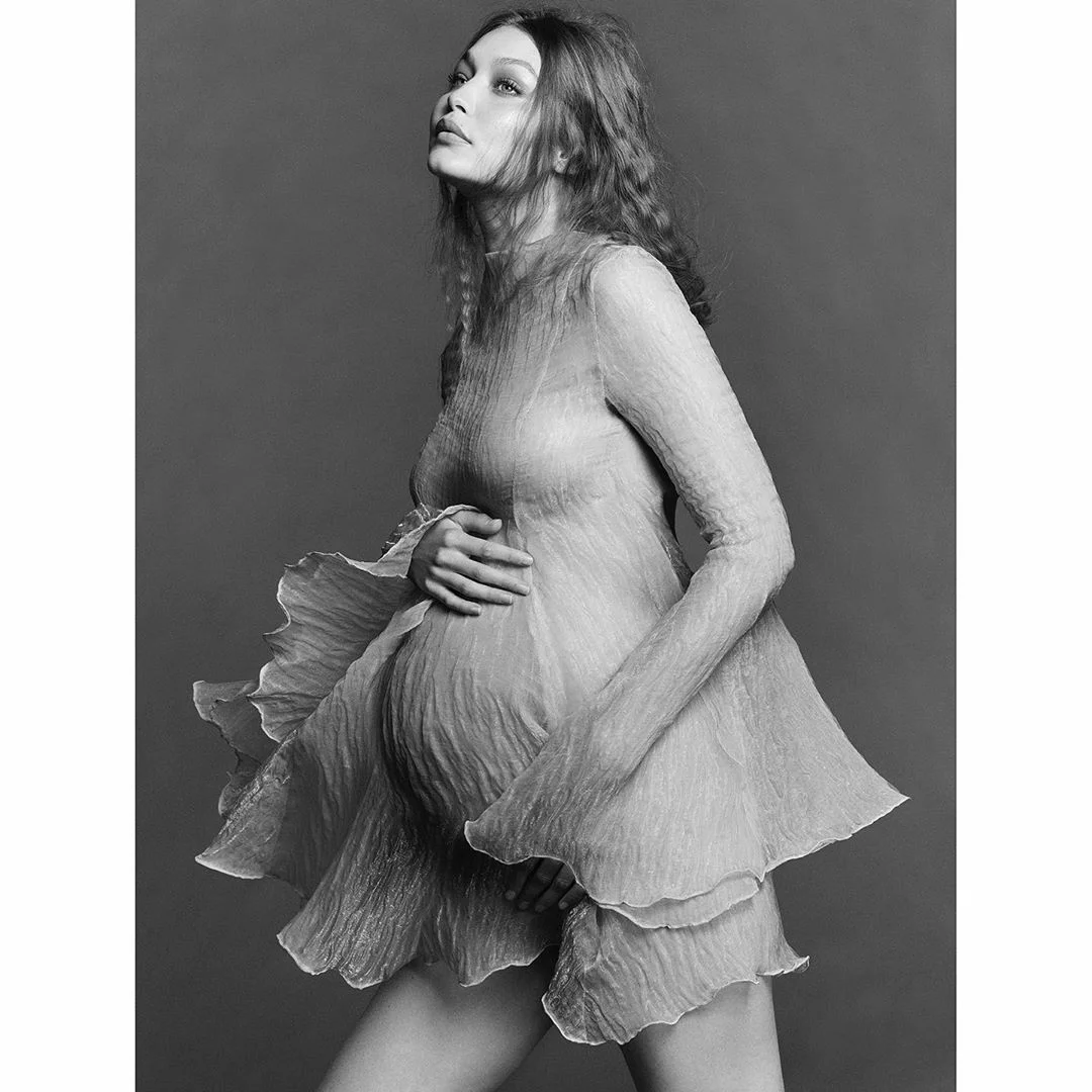 Майже перед пологами Джіджі Хадід поділилася першими вагітними фото - фото 489288