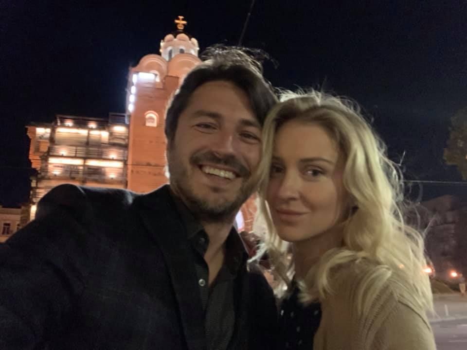 Сергей Притула показал трепетные фото с женой на честь их пятой годовщины брака - фото 489450