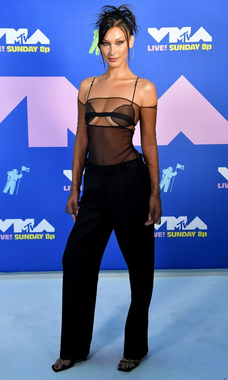 MTV Video Music Awards 2020: самые яркие образы звезд на красной дорожке - фото 489493