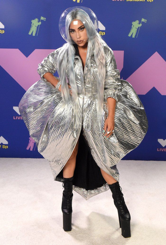 MTV Video Music Awards 2020: самые яркие образы звезд на красной дорожке - 489495 MTV Video Music Awards 2020: самые яркие образы звезд на красной дорожке - фото 489495