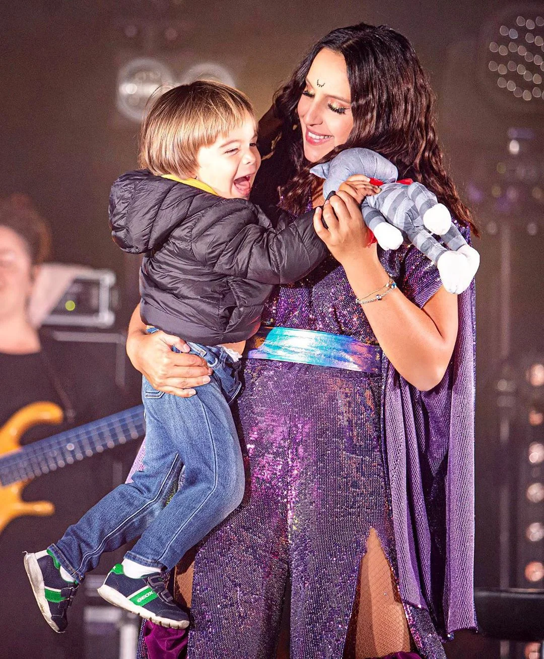 Джамала сыграла дебютный концерт после рождения второго сына - фото 489531