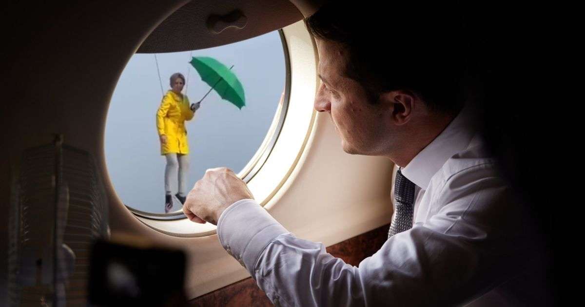 В мережі ширяться меми з українською депутаткою, яка політала на парасольці - фото 489945