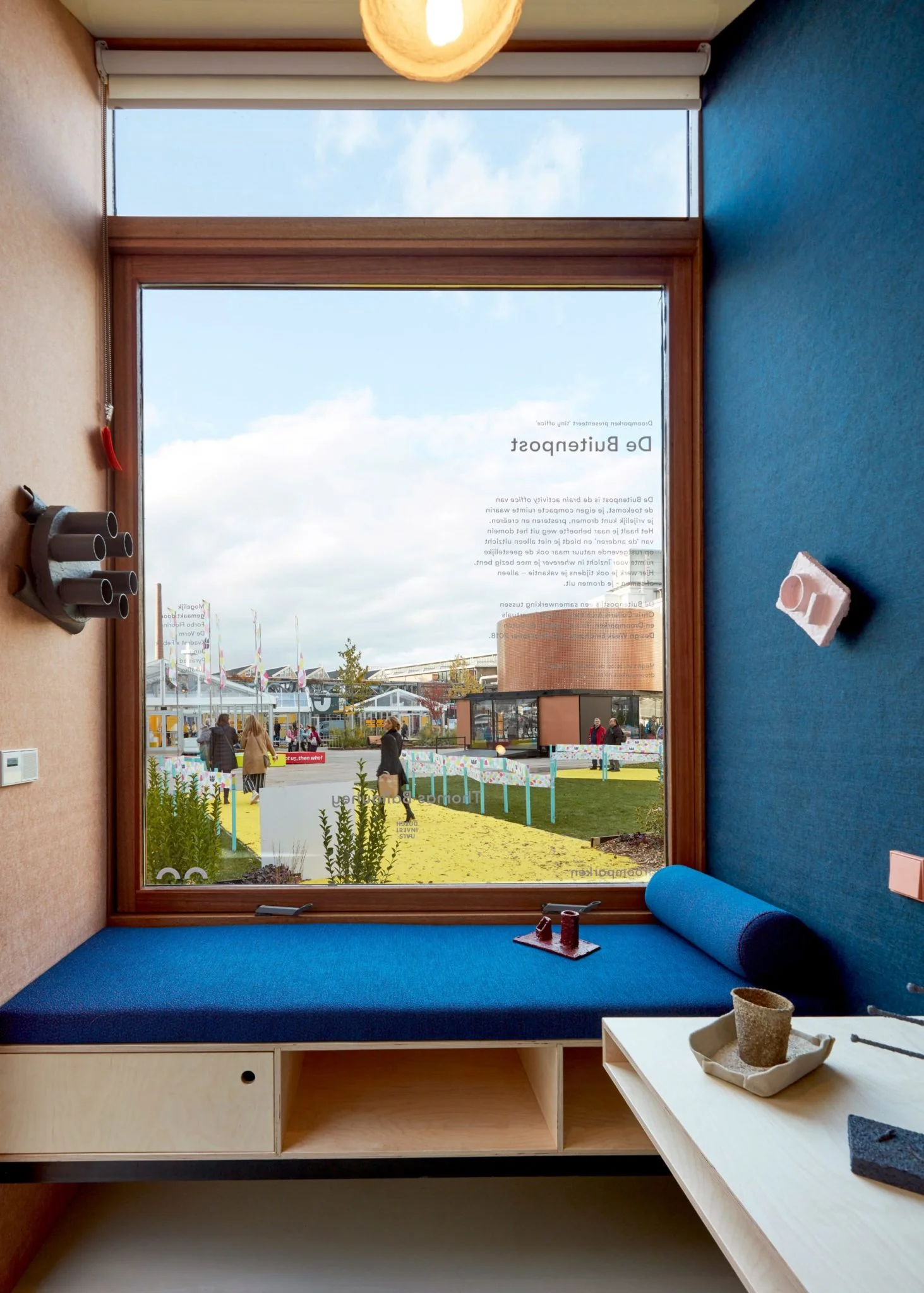 З канапою і великим вікном: у нідерландських парках з'явилися одномісні офіси - фото 490000