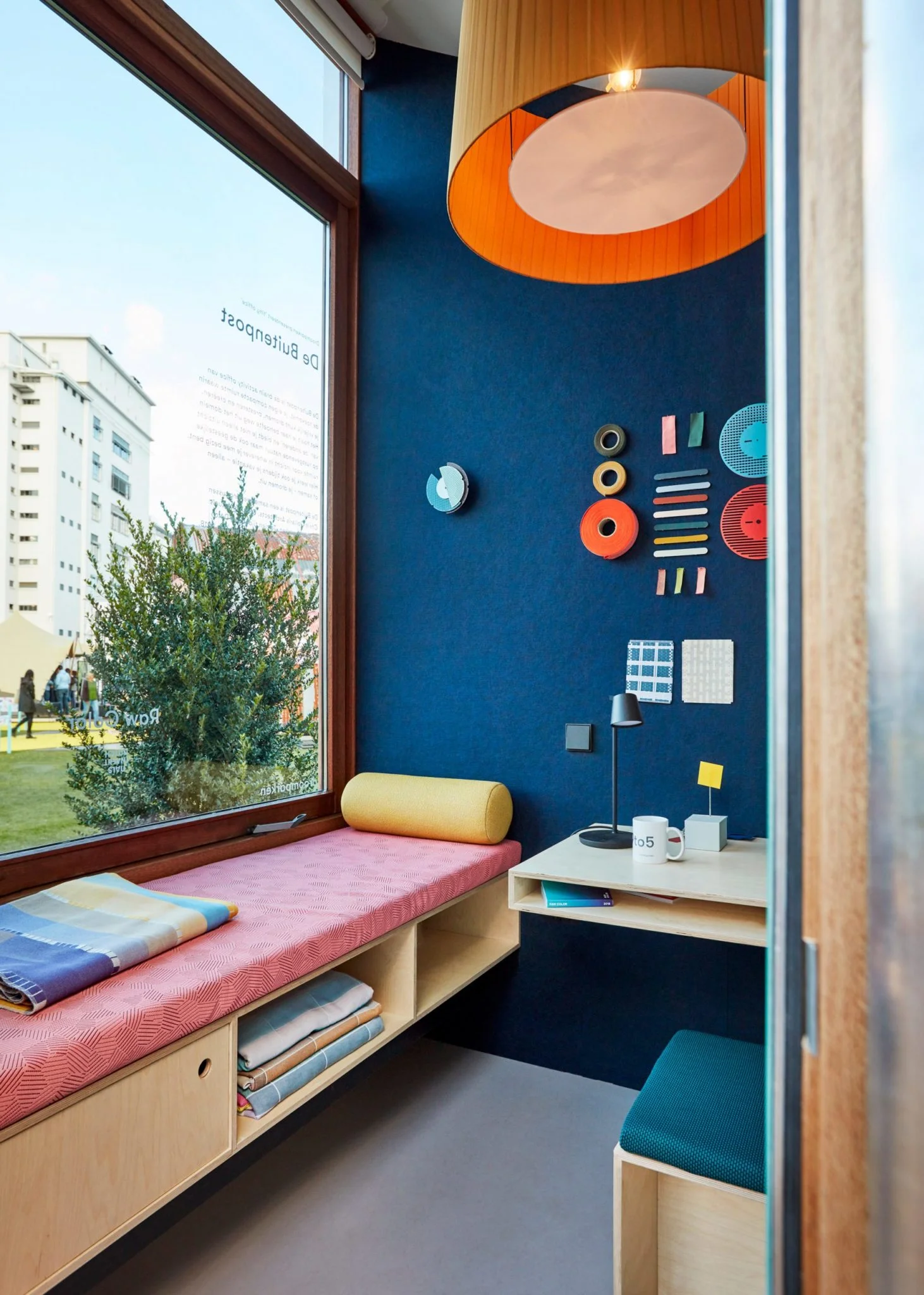 З канапою і великим вікном: у нідерландських парках з'явилися одномісні офіси - фото 490001