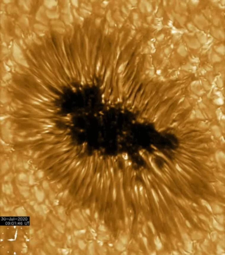 Благодаря современной оптике ученые показали самые подробные фото пятен на Солнце - фото 490183