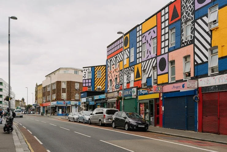 У Лондоні цілий квартал розмалювали велетенським муралом - фото 490228