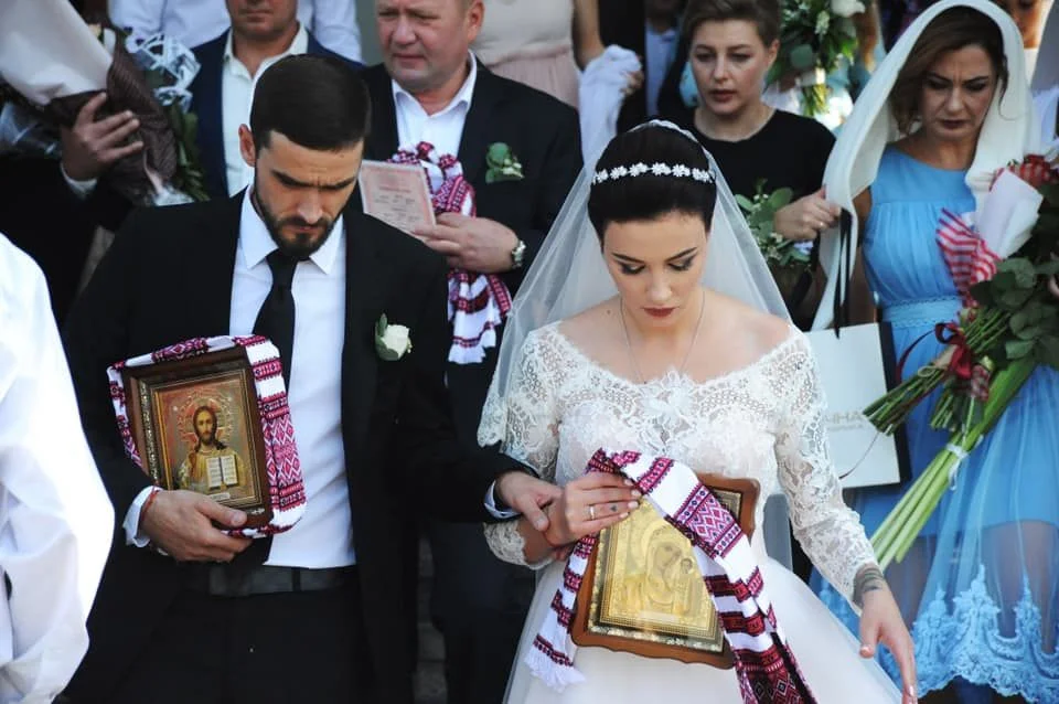 Анастасия Приходько показала трогательные фото со своего венчания - фото 490269