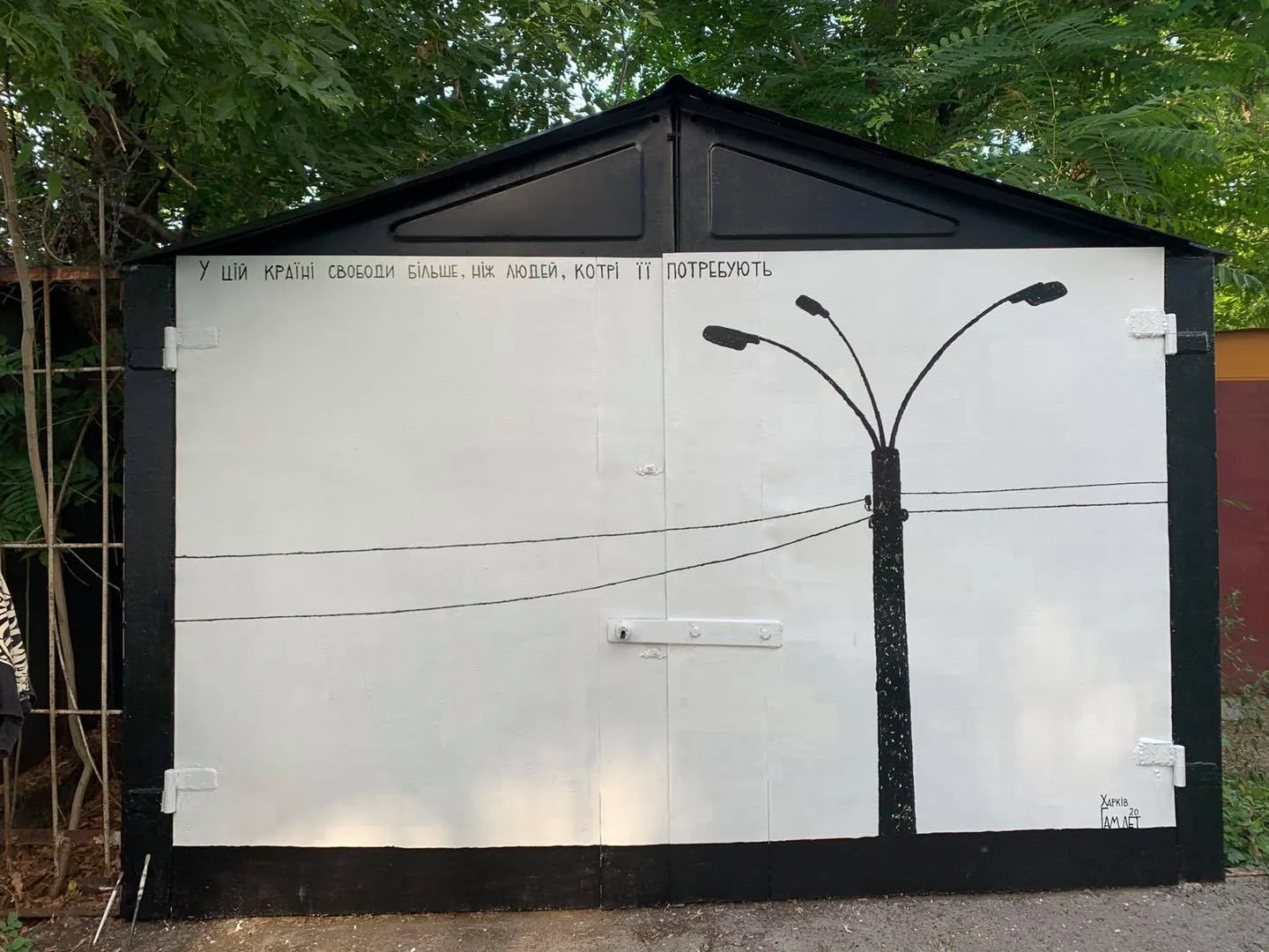 Український художник перетворює звичайні гаражі на філософські артоб'єкти - фото 490345