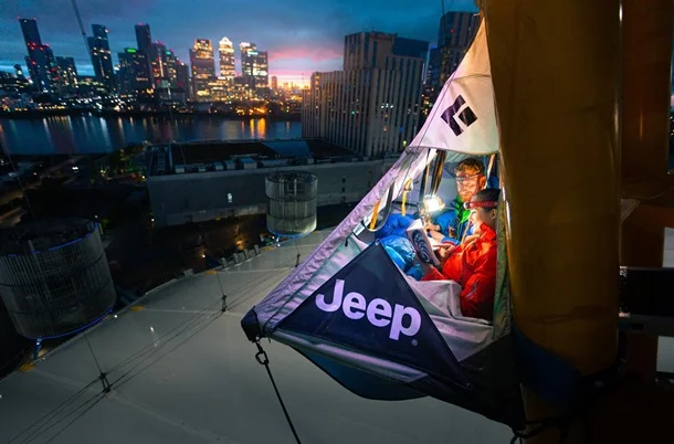 Одна в мире: лондонским туристам предлагают пожить в палатке, которая парит над землей - фото 490487