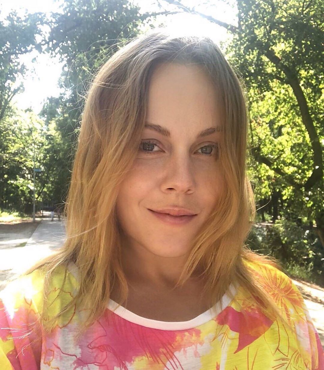 Alyosha засветила фото с прогулки и доказала, что материнство украшает - 491254 Alyosha засветила фото с прогулки и доказала, что материнство украшает - фото 491254