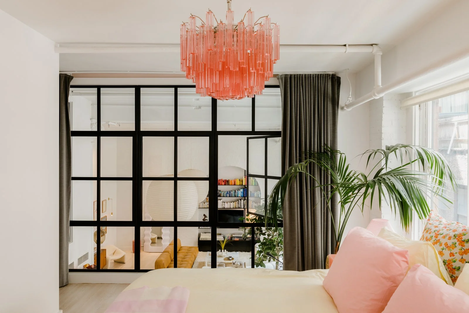 Супермодель Эльза Хоск продемонстрировала яркий интерьер своего дома - фото 491266