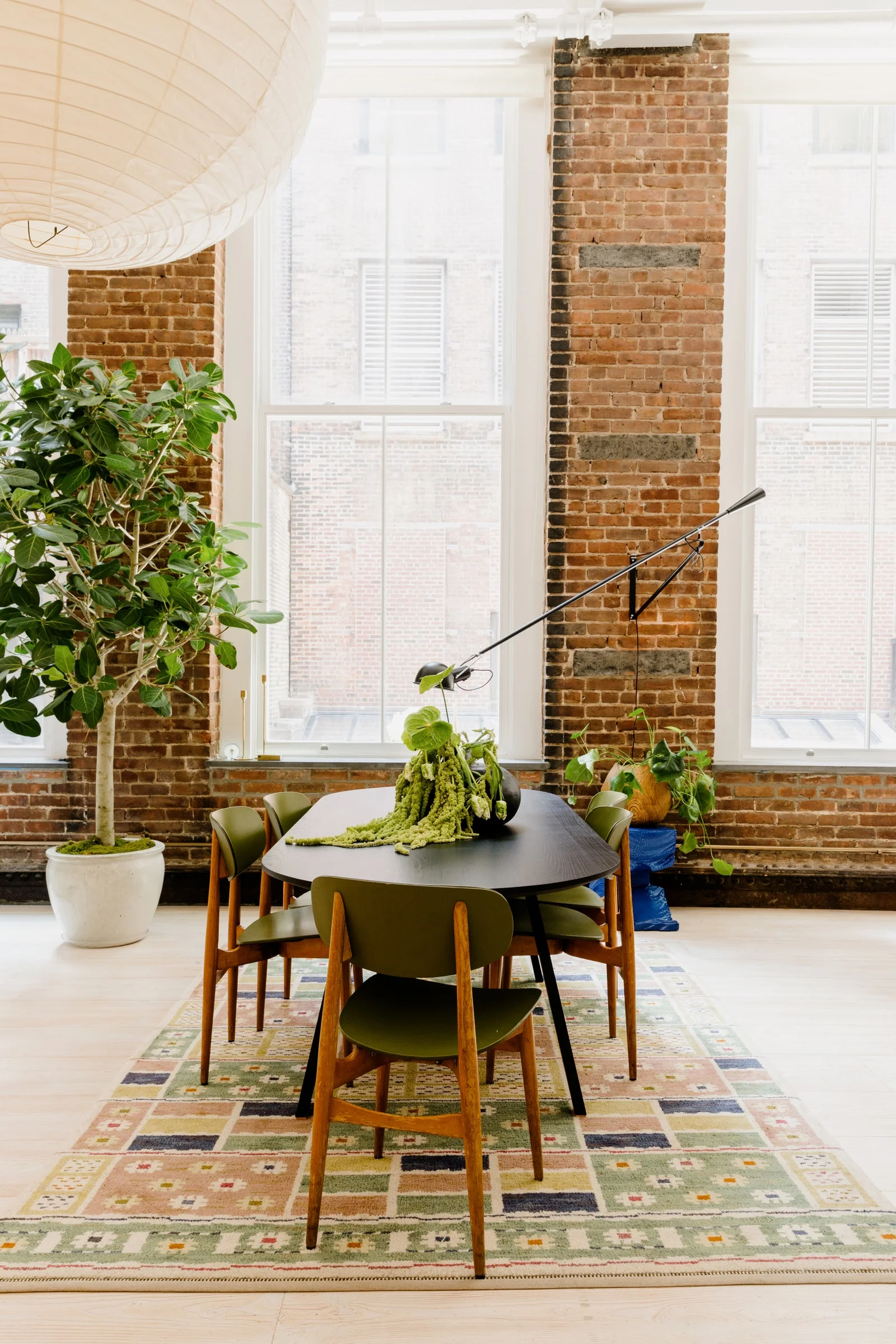 Супермодель Эльза Хоск продемонстрировала яркий интерьер своего дома - фото 491276
