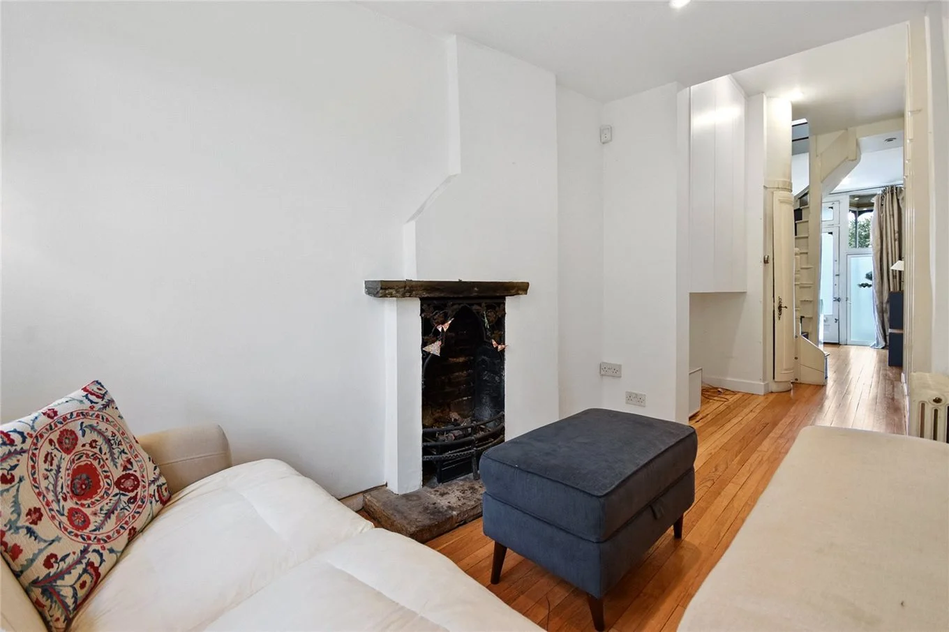 Для минималистов: в Лондоне продают самый узкий дом шириной 1,8 метра - фото 491905