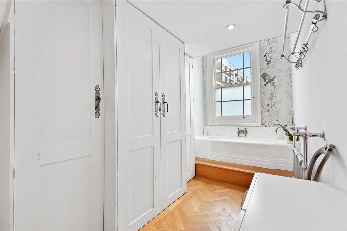 Для минималистов: в Лондоне продают самый узкий дом шириной 1,8 метра - фото 491908