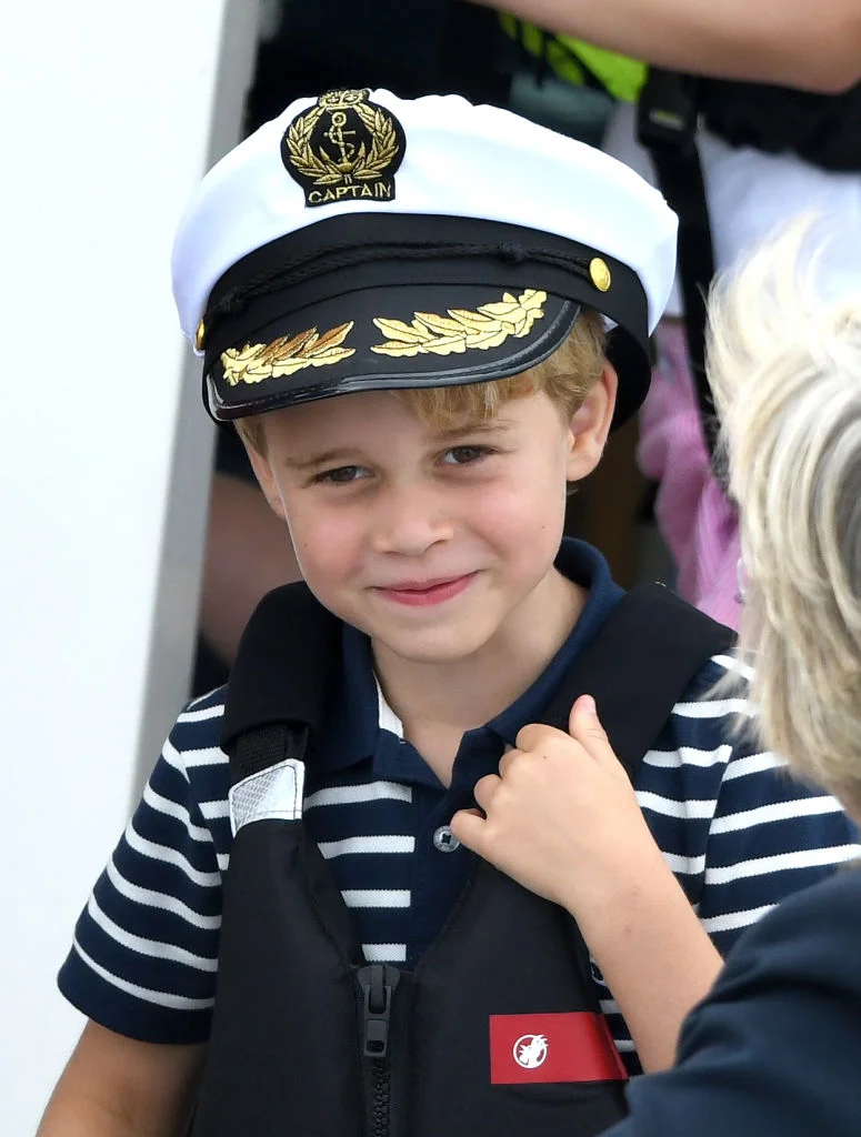 7-летнему принцу Джорджу подарили ценный презент, а теперь хотят забрать назад - фото 492368