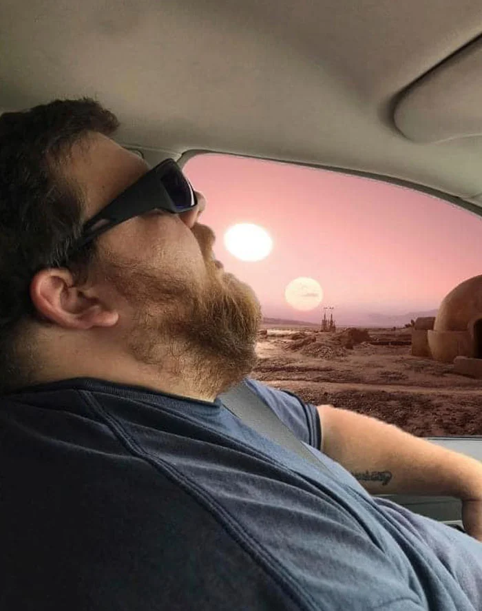 Мужчина заснул во время путешествия с открытым ртом и стал героем смешных мемов - фото 492818