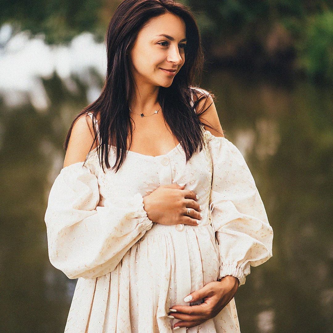 Ілона Гвоздьова знялася в ніжній фотосесії майже перед пологами - фото 493168