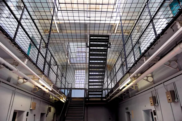 Британским туристам предлагают заночевать в тюрьме - фото 493302
