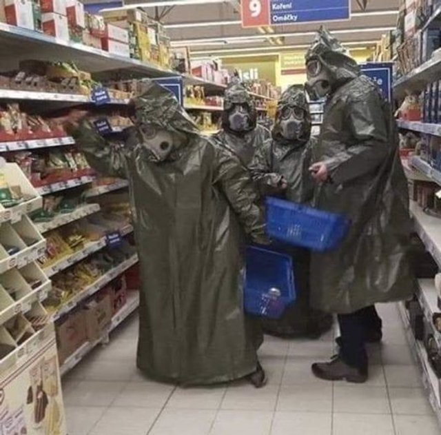 Без паніки: люди рятуються від коронавірусу дотепними мемами - фото 471030