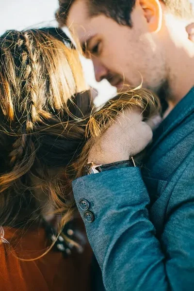 10 неудобных вещей, которые случаются, когда вы целуете кого-то нового - фото 510361