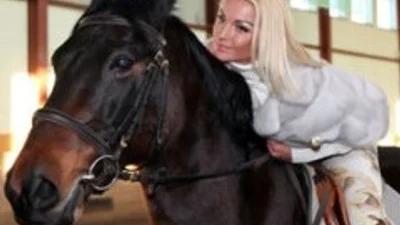   Анастасия Волочкова встретила день рождения на коне