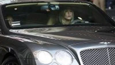 Дженнифер Энистон ездит на Bentley 