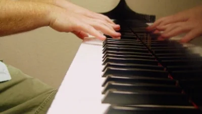 Пианист из Польши побил рекорд Гиннеса по длительности игры