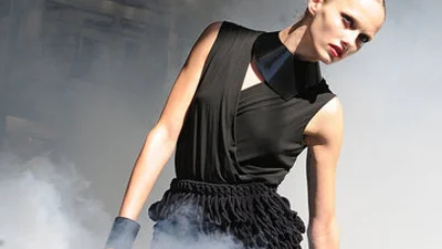 Chanel и Emporio Armani снимают рекламные кампании на публике