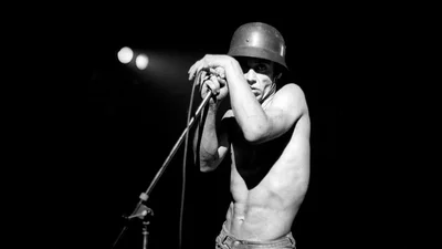 И накрашенные страшные и не накрашенные