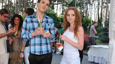 Боря Апрель завел девушку?