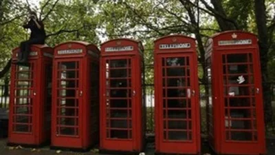 В Британии открыли магазинчик в телефонной будке