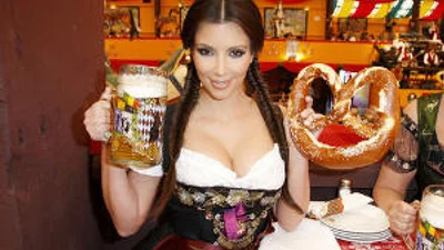 Ким Кардашиян оторвалась на пивном фестивале