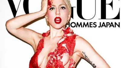 Леди Гага пахнет сырым мясом