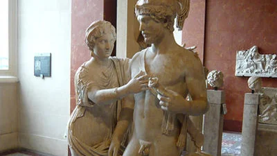 Берлускони вернул античной статуе мужской половой орган