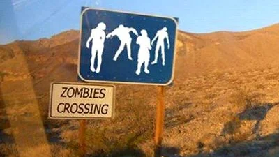 На дорогах появился знак, предупреждающий о зомби