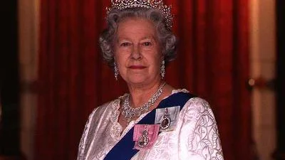 Трусы королевы Великобритании пустят с молотка