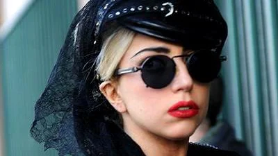 Леди Гага пугает итальянцев +ФОТО